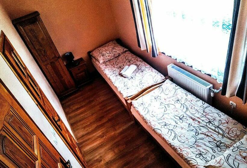 חדר סטנדרט, Willa Wyrostek