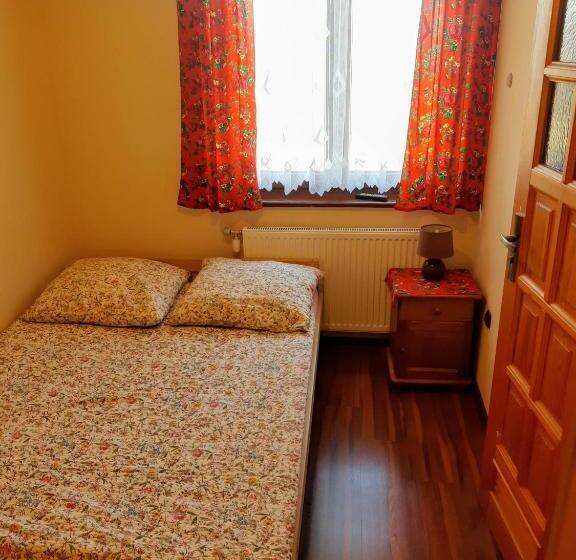 Номер Стандарт, Willa Wyrostek