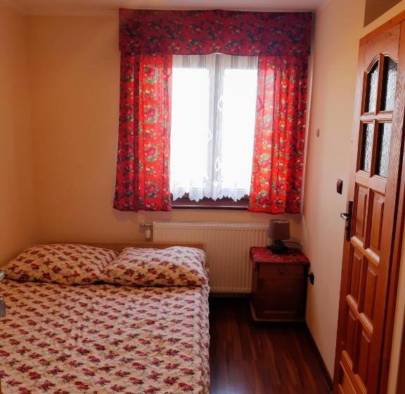 Номер Стандарт, Willa Wyrostek