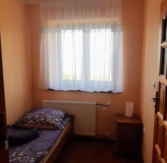 חדר סטנדרט יחיד, Willa Wyrostek