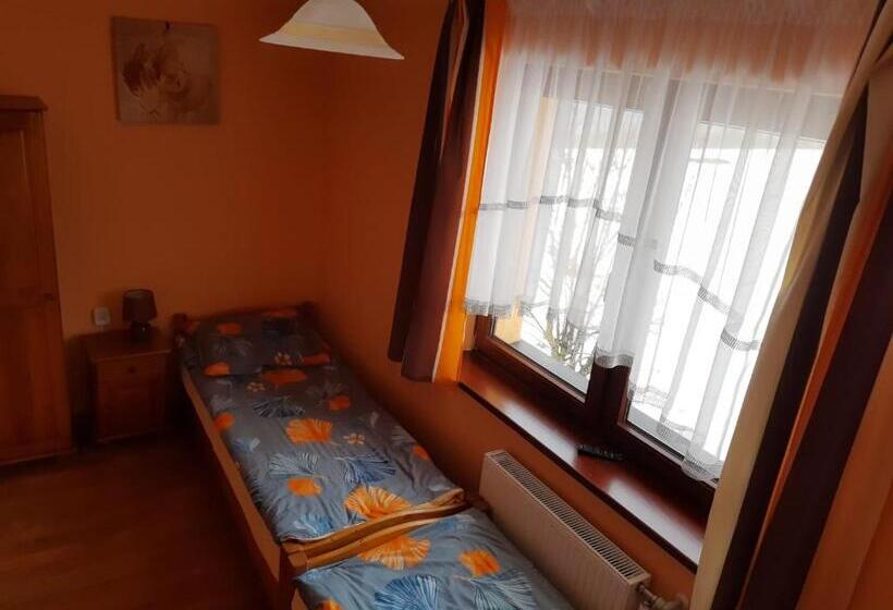 חדר סטנדרט, Willa Wyrostek