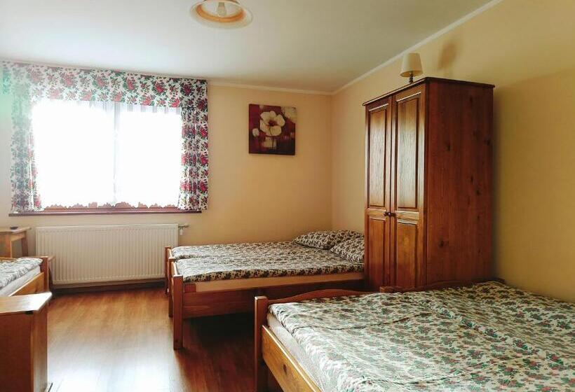 חדר משפחתי, Willa Wyrostek