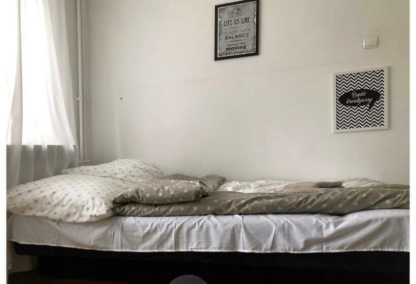 اتاق استاندارد چهارنفره با سرویس بهداشتی مشترک, Kwadrat B&b Jałowego