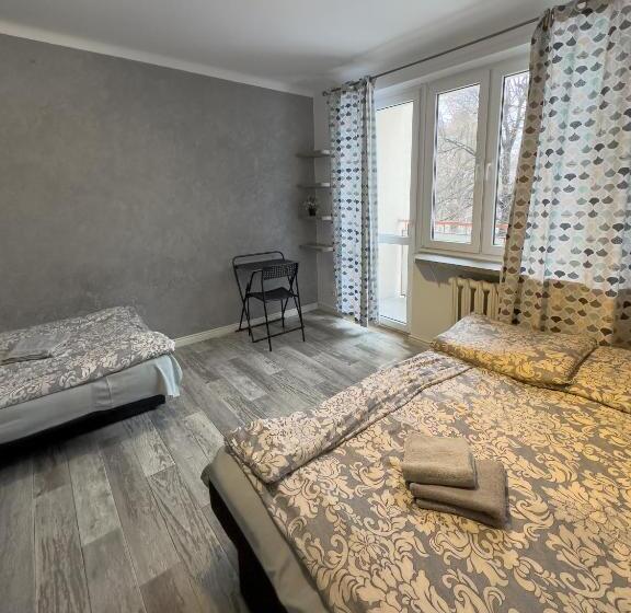 اتاق استاندارد چهارنفره با سرویس بهداشتی مشترک, Kwadrat B&b Jałowego