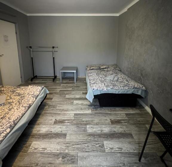 اتاق استاندارد چهارنفره با سرویس بهداشتی مشترک, Kwadrat B&b Jałowego