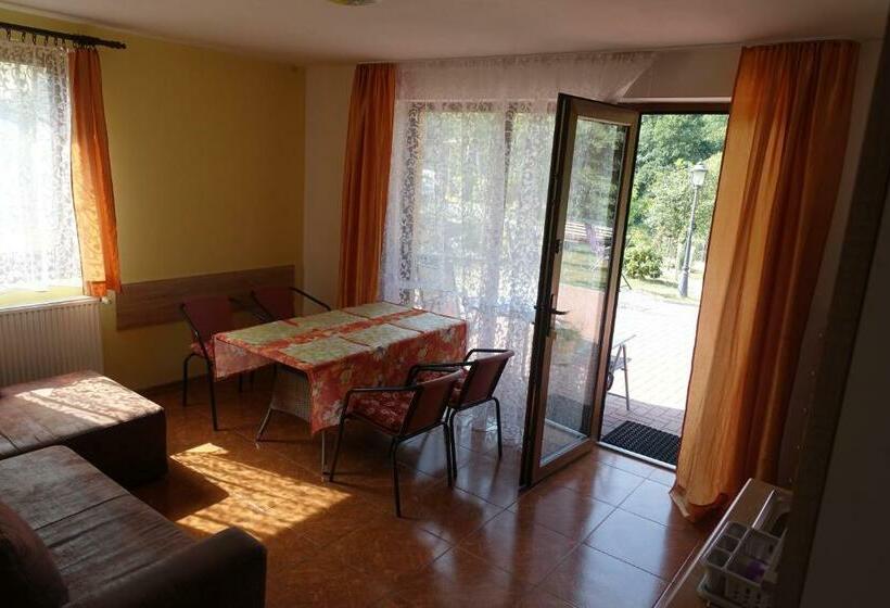 اتاق خانوادگی, Apartamenty U Ani