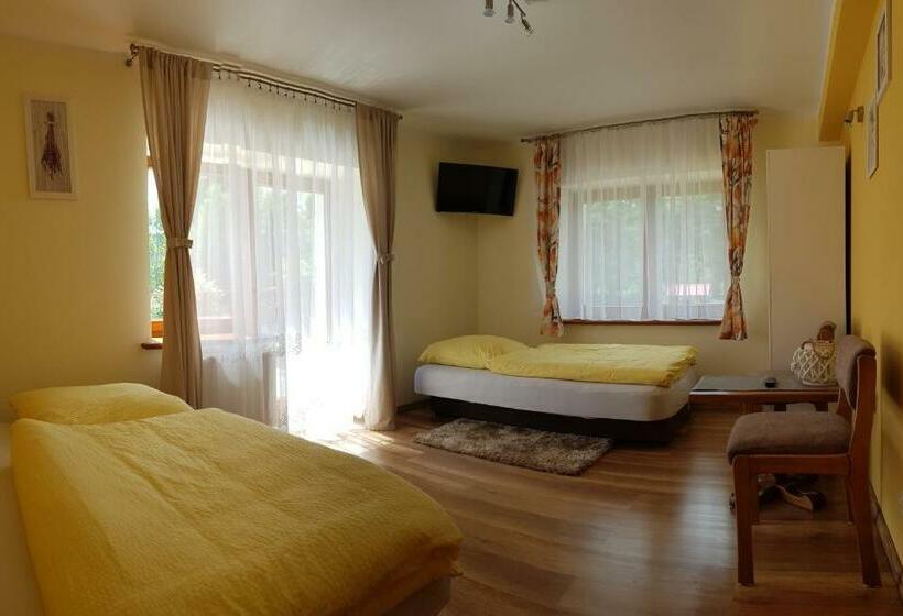 חדר סטנדרט, Nad Cedronem