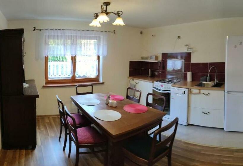 סטודיו משפחתי, Nad Cedronem