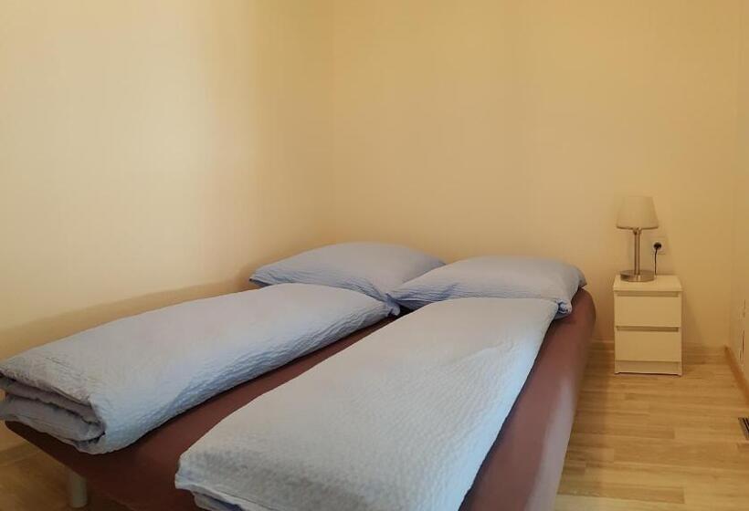 דירת שני חדרים, Nad Cedronem