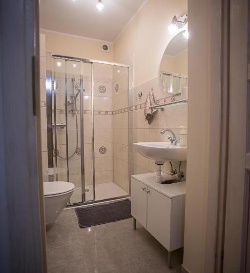 סטודיו משפחתי, Nad Cedronem