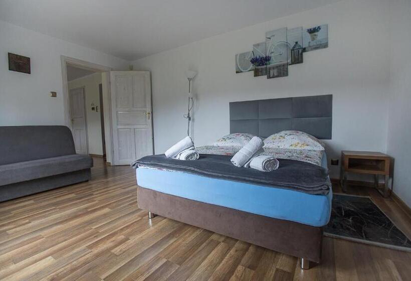 סטודיו משפחתי, Nad Cedronem