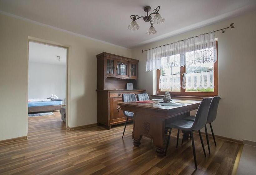 סטודיו משפחתי, Nad Cedronem