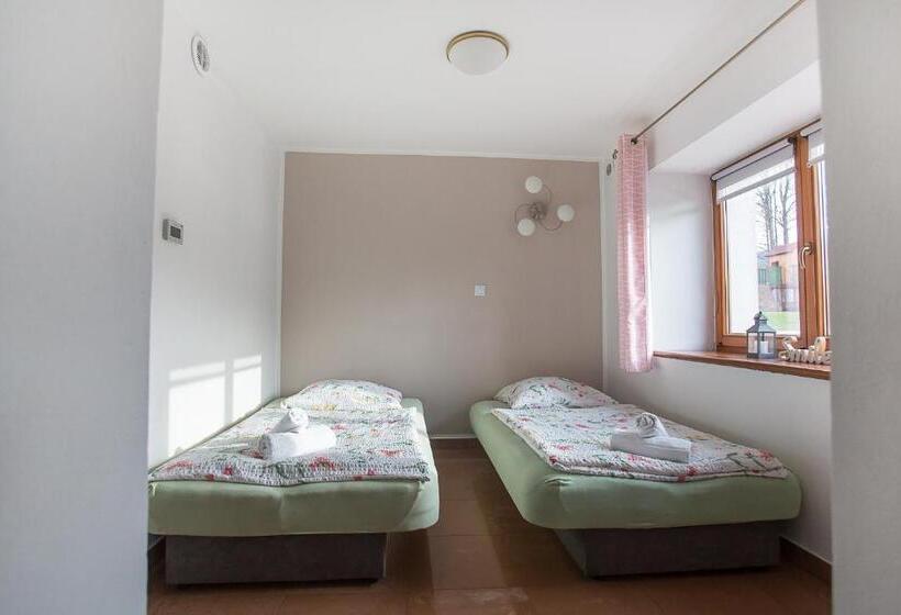 דירת שני חדרים, Nad Cedronem