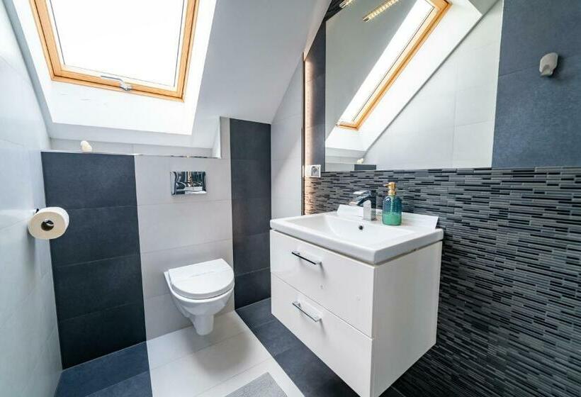 غرفة قياسية ثلاثية, Pokoje Na żurawiej 10