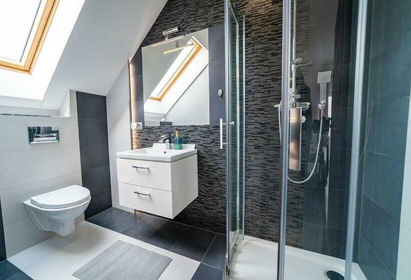 غرفة قياسية ثلاثية, Pokoje Na żurawiej 10