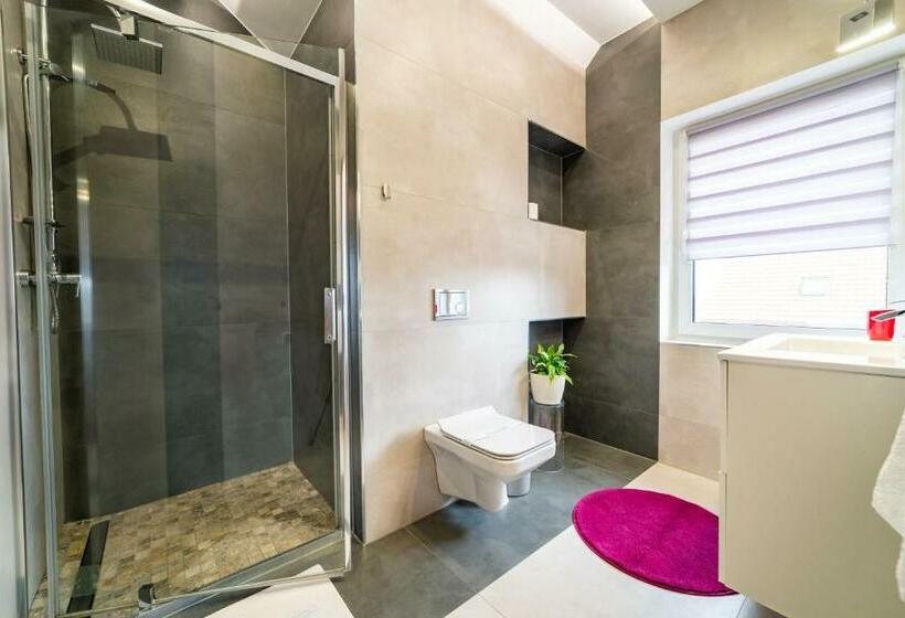 غرفة قياسية ثلاثية, Pokoje Na żurawiej 10