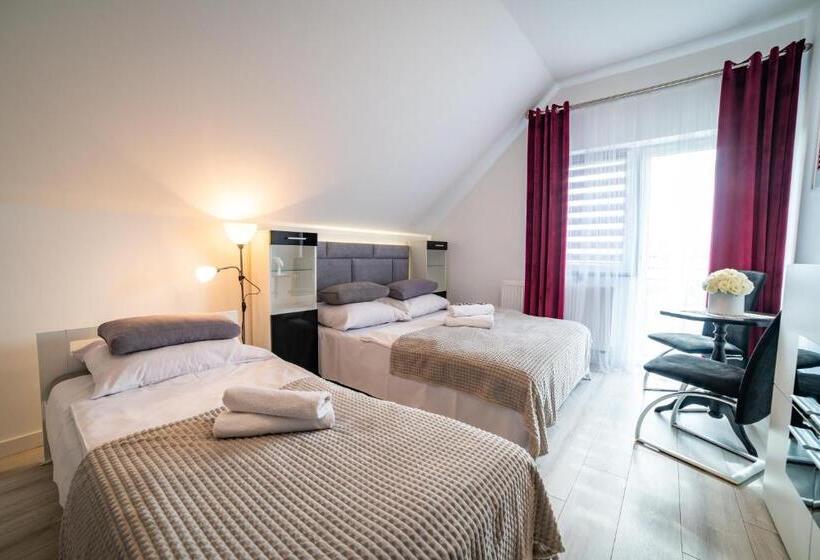 غرفة قياسية ثلاثية, Pokoje Na żurawiej 10