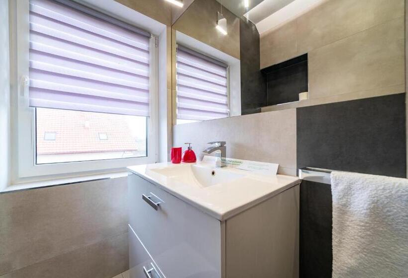 غرفة قياسية ثلاثية, Pokoje Na żurawiej 10