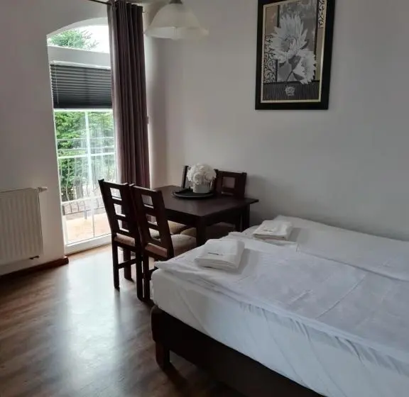 Standard Kolmen Hengen Huone, Willa Admirał