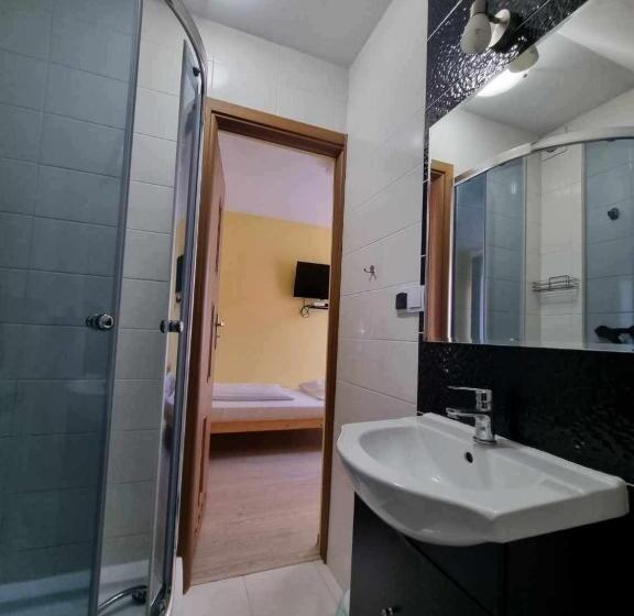 スタンダードトリプルルーム, Willa Gazda