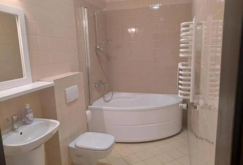 Standard Triple Room with Terrace, Pensjonat Trojak