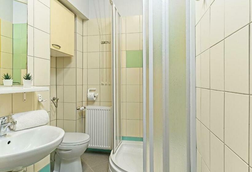 חדר סטנדרט לארבעה, Ośrodek Wojków Kowary Koło Karpacza