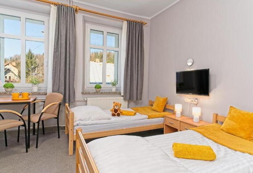 חדר סטנדרט לשלושה, Ośrodek Wojków Kowary Koło Karpacza