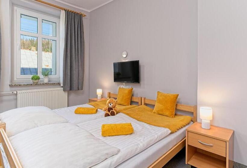 חדר סטנדרט לשלושה, Ośrodek Wojków Kowary Koło Karpacza