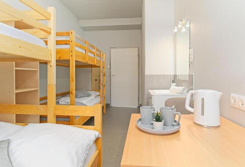 חדר סטנדרט לארבעה, Ośrodek Wojków Kowary Koło Karpacza