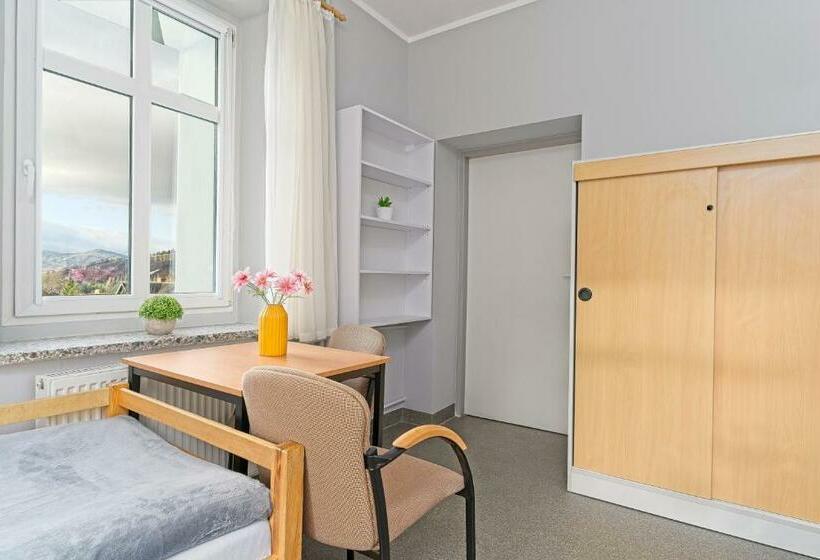 חדר סטנדרט לשלושה, Ośrodek Wojków Kowary Koło Karpacza