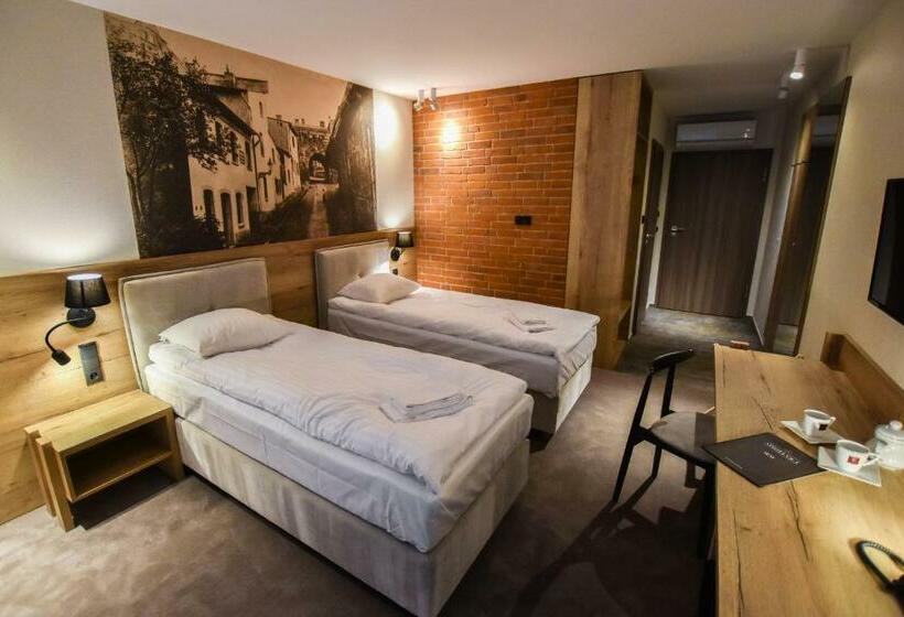 Номер Стандарт, Strzelnica Hotel I Restauracja