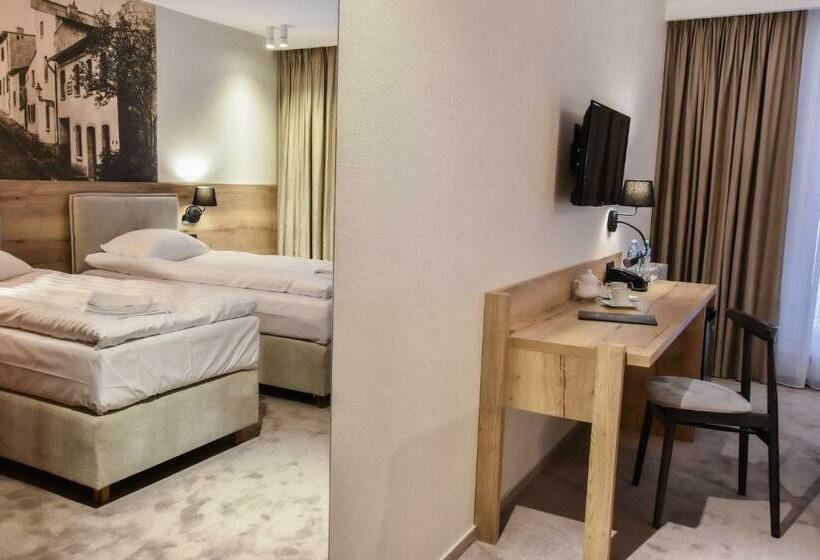 Номер Стандарт, Strzelnica Hotel I Restauracja