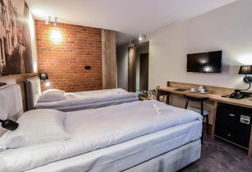 Номер Стандарт, Strzelnica Hotel I Restauracja