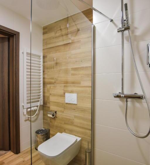 Номер Deluxe, Strzelnica Hotel I Restauracja