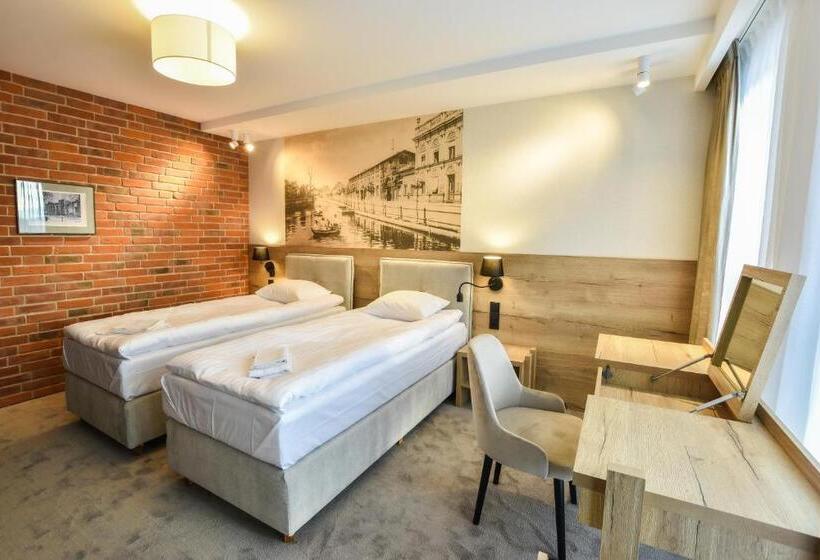 Номер Deluxe, Strzelnica Hotel I Restauracja