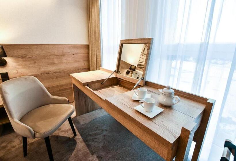 Номер Deluxe, Strzelnica Hotel I Restauracja