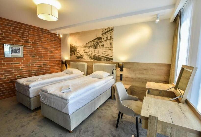 Номер Deluxe, Strzelnica Hotel I Restauracja