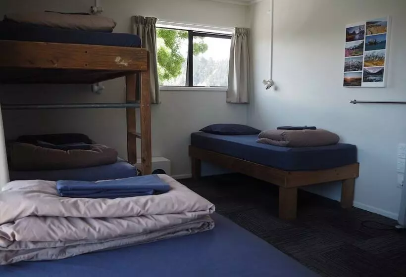 ルームシェアのワンベッド, Tasman Bay Backpackers