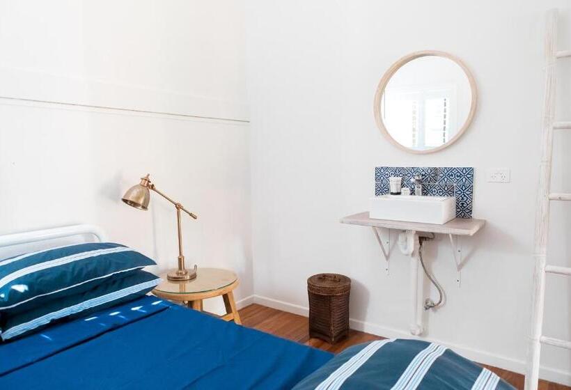 Quarto Estandar Banheiro Compartilhado, Wake Up! Byron Bay