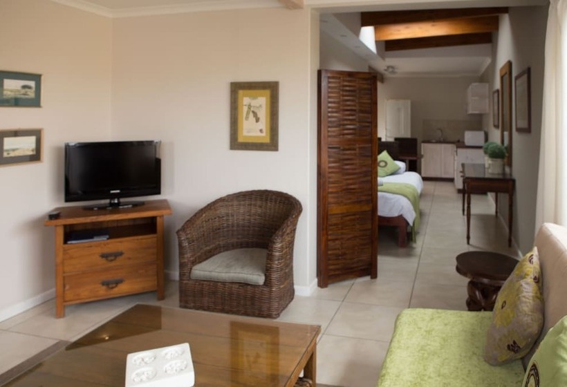 اتاق خانوادگی, Cornerstone Guesthouse