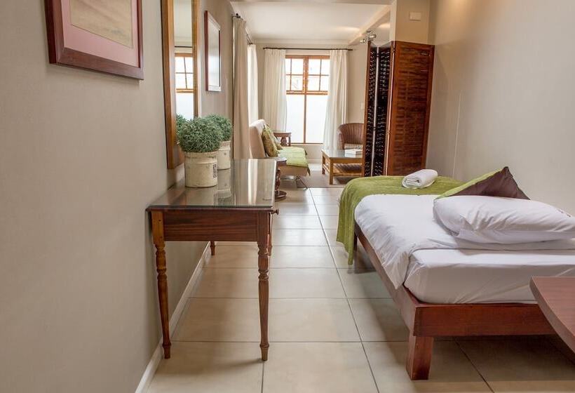 اتاق خانوادگی, Cornerstone Guesthouse