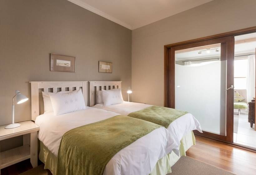 اتاق خانوادگی, Cornerstone Guesthouse