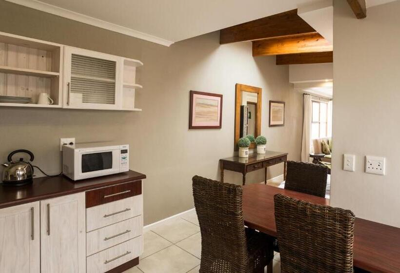 اتاق خانوادگی, Cornerstone Guesthouse