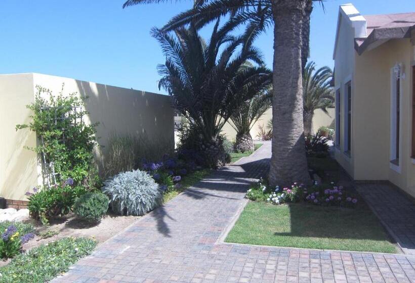 اتاق خانوادگی, Cornerstone Guesthouse