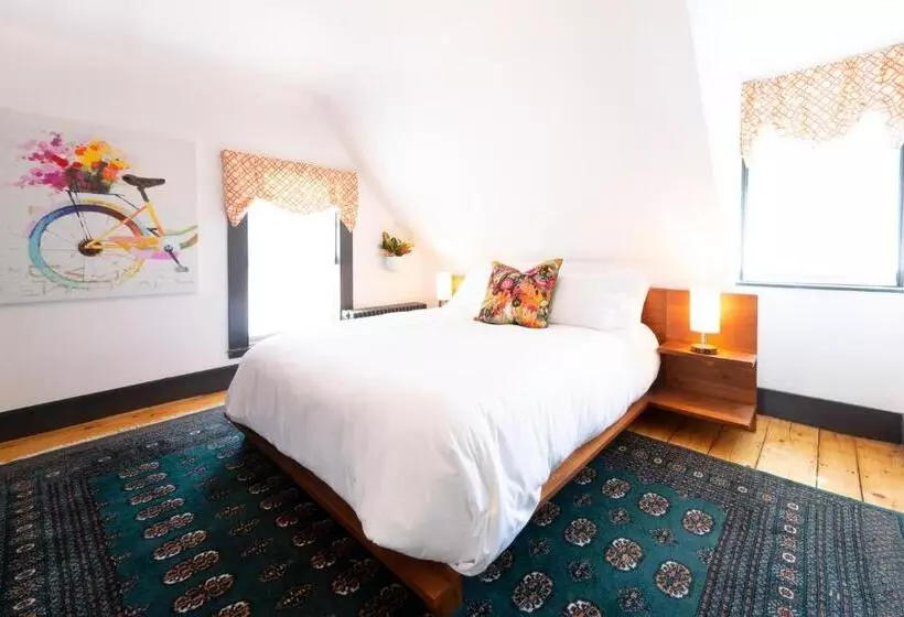 スーペリアールーム, Sally Webster Inn