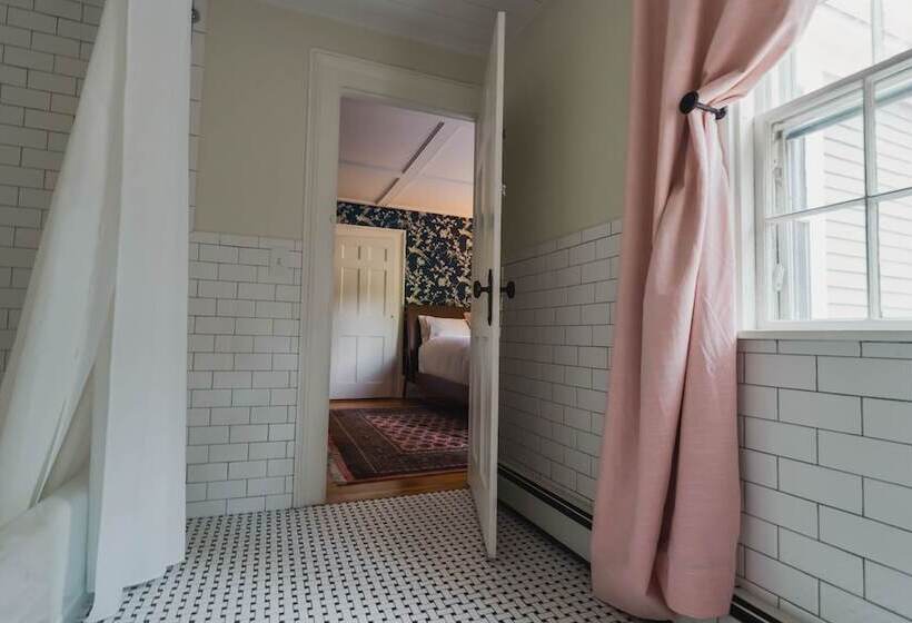 غرفة ديلوكس, Sally Webster Inn