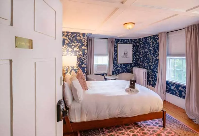 デラックスルーム, Sally Webster Inn