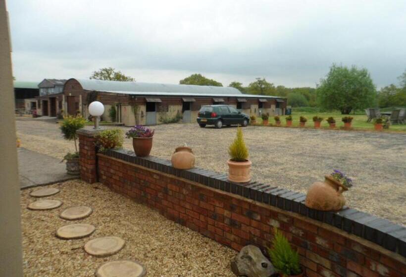 샬레, The Stables Deer Park Farm