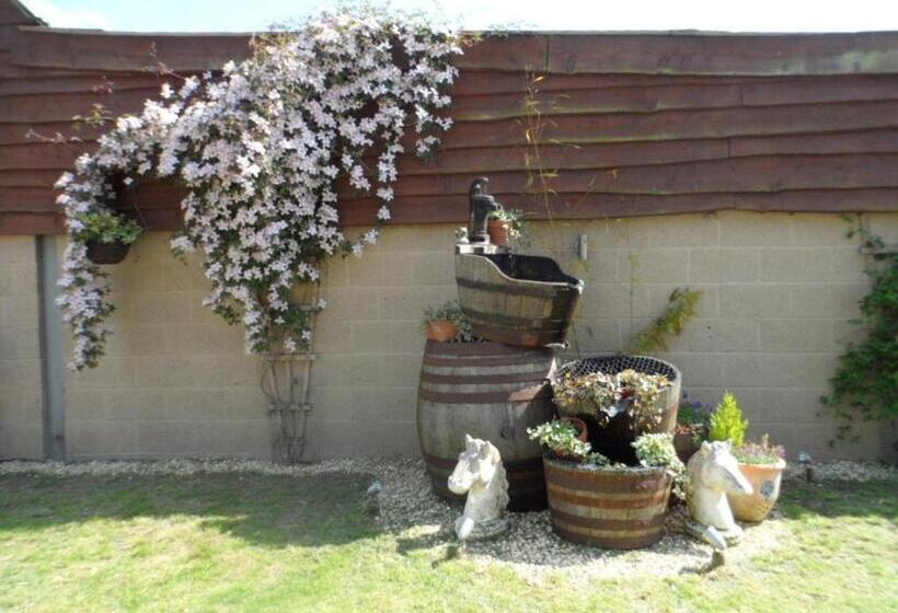 샬레, The Stables Deer Park Farm