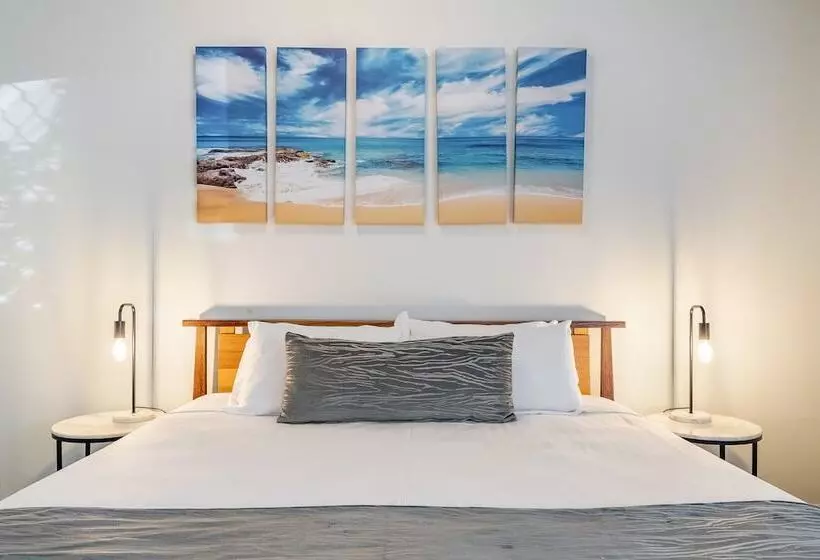 استودیوی استاندارد, Byron Central Apartments